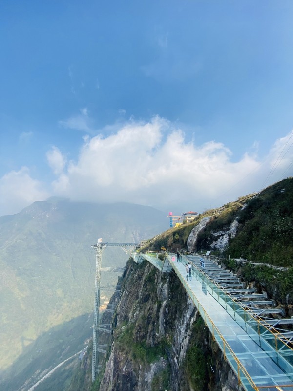 Cầu kính Rồng Mây: Ngỡ ngàng trước bức tranh non nước hữu tình