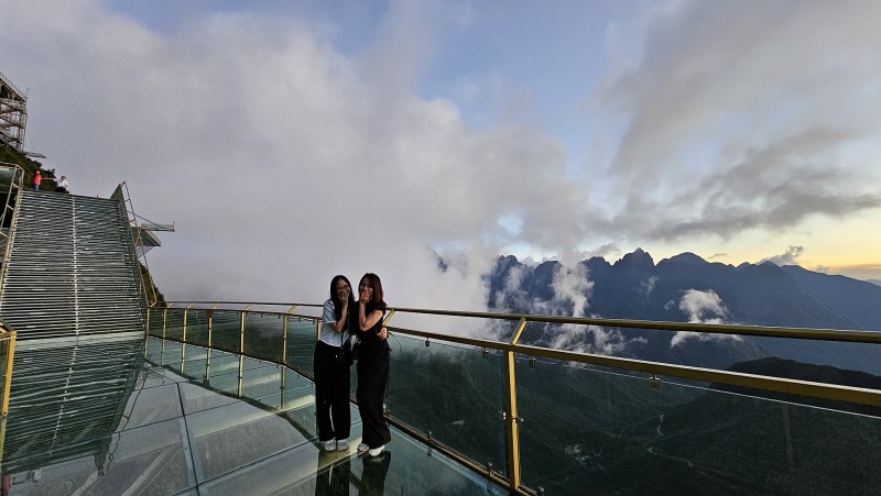 Khu du lịch Cầu kính Rồng Mây - “Kỳ quan - Tiên cảnh - Đất trời”