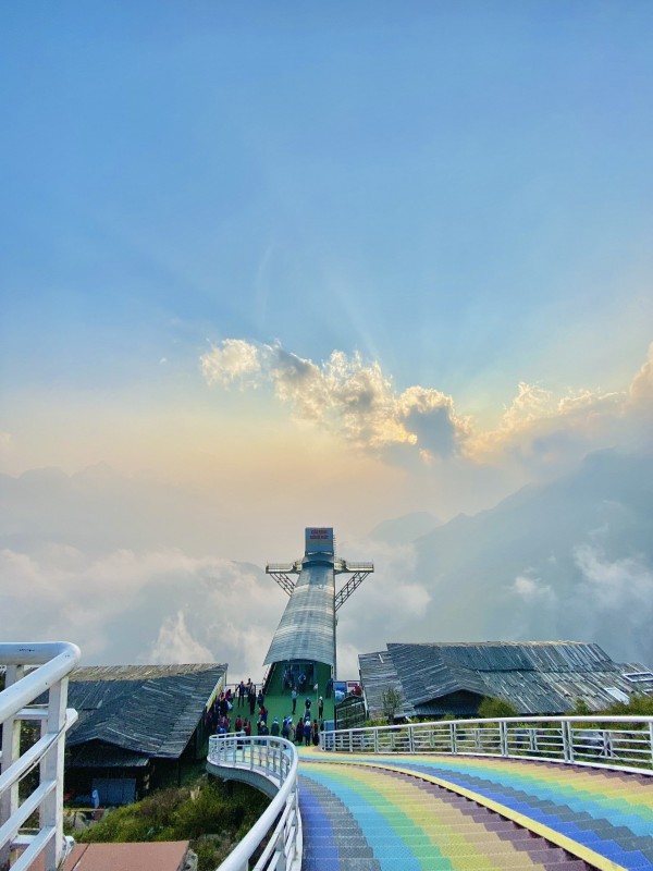 Cầu kính Rồng Mây: Ngỡ ngàng trước bức tranh non nước hữu tình