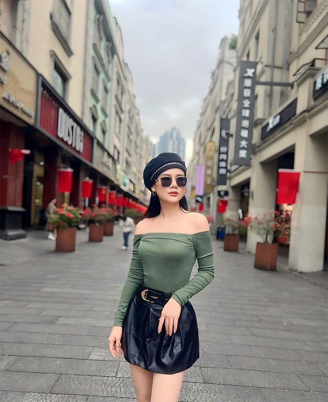 Nhan sắc diễn viên Huyền Sâm “Hoa sữa về trong gió“