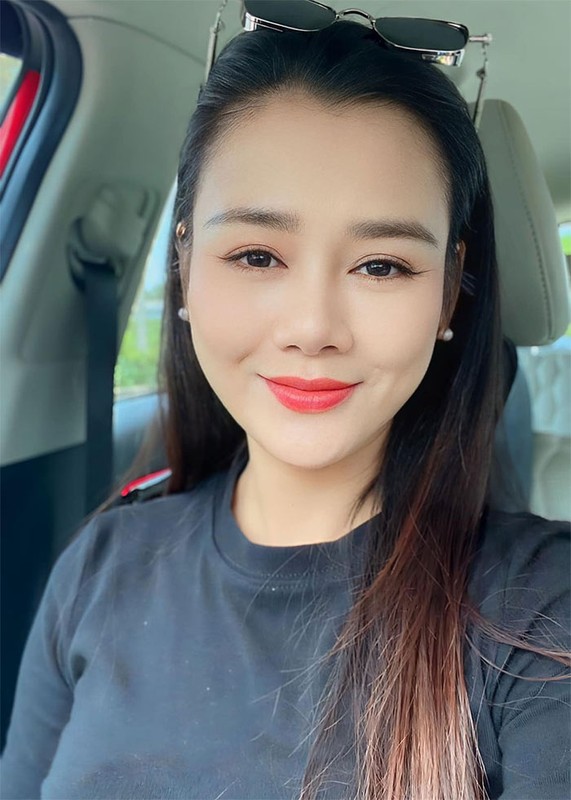 Nhan sắc diễn viên Huyền Sâm “Hoa sữa về trong gió“