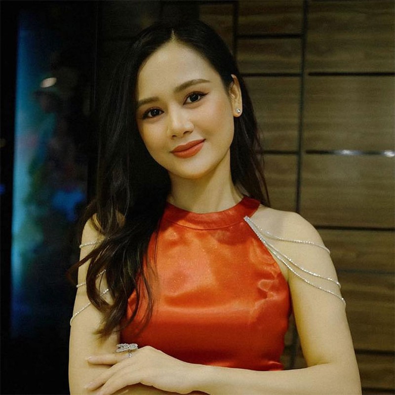 Nhan sắc diễn viên Huyền Sâm “Hoa sữa về trong gió“