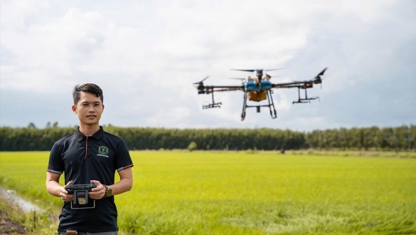 Drone bay cao, nông nghiệp đổi mới