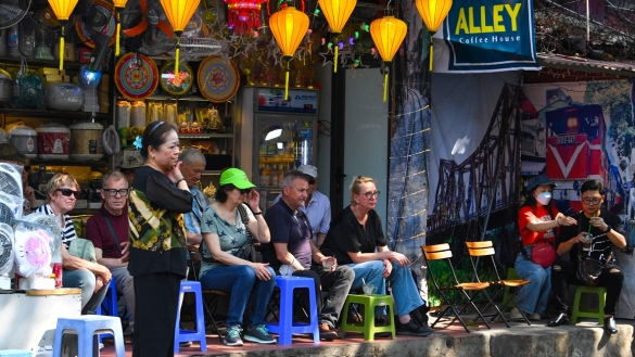 Sự mai một của văn hóa giao tiếp trong quán cà phê