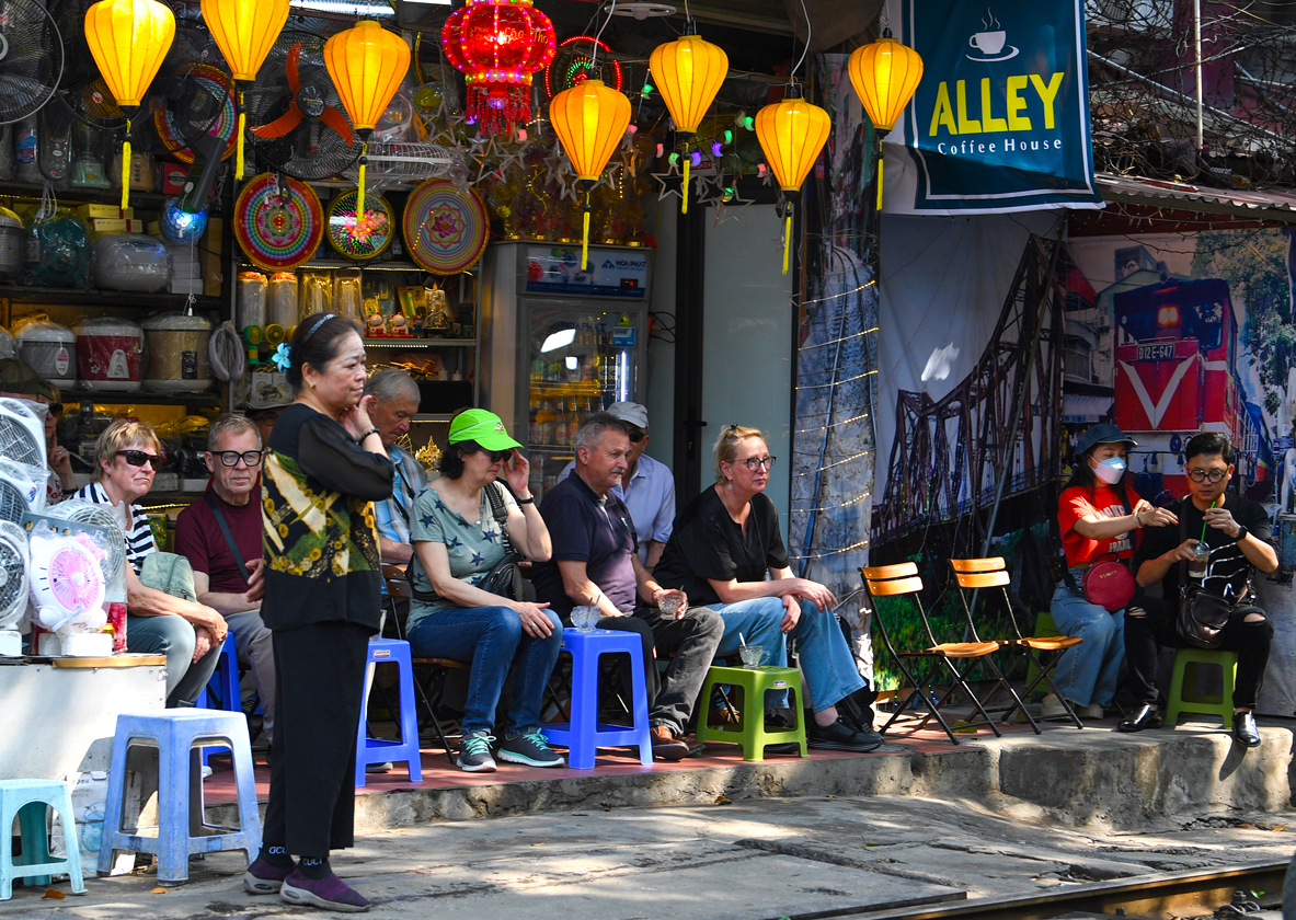 Sự mai một của văn hóa giao tiếp trong quán cà phê Sự mai một của văn hóa giao tiếp trong quán cà phê