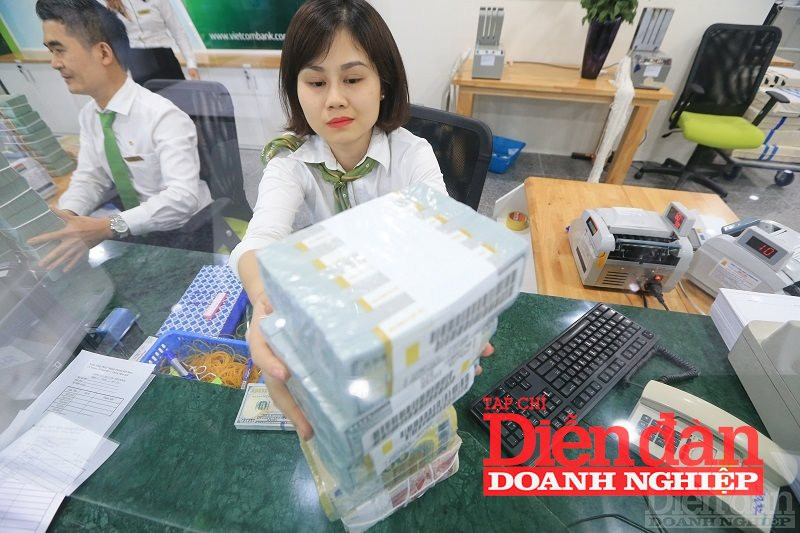 Điều kiện “kép” đẩy tiền ra thị trường