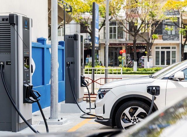 Trạm sạc nhượng quyền: Cánh cửa kinh doanh “một vốn nhiều lời” rộng mở dành cho các doanh nghiệp nhỏ và vừa | Fili