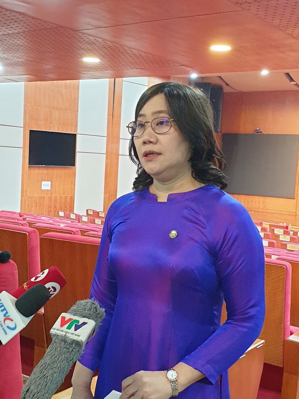 Nền kinh tế khởi sắc nhưng khó khăn chưa hết