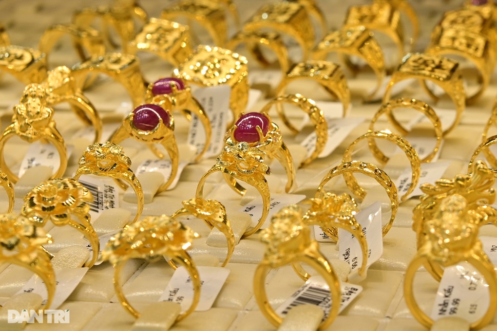 Giá vàng giảm chóng mặt, nhà đầu tư lo có đợt bán tháo - 1 Giá vàng giảm chóng mặt, nhà đầu tư lo có đợt bán tháo - 1
