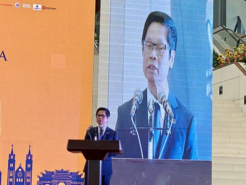 Du lịch không chỉ là ngành dịch vụ, còn là ngành công nghiệp, kinh tế tổng hợp có đóng góp đặc biệt Du lịch không chỉ là ngành dịch vụ, còn là ngành công nghiệp, kinh tế tổng hợp có đóng góp đặc biệt