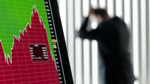 Làm gì khi thị trường chứng khoán giảm điểm mạnh?