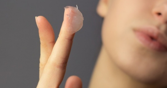 5 cách dùng vaseline chăm sóc da mùa hanh khô