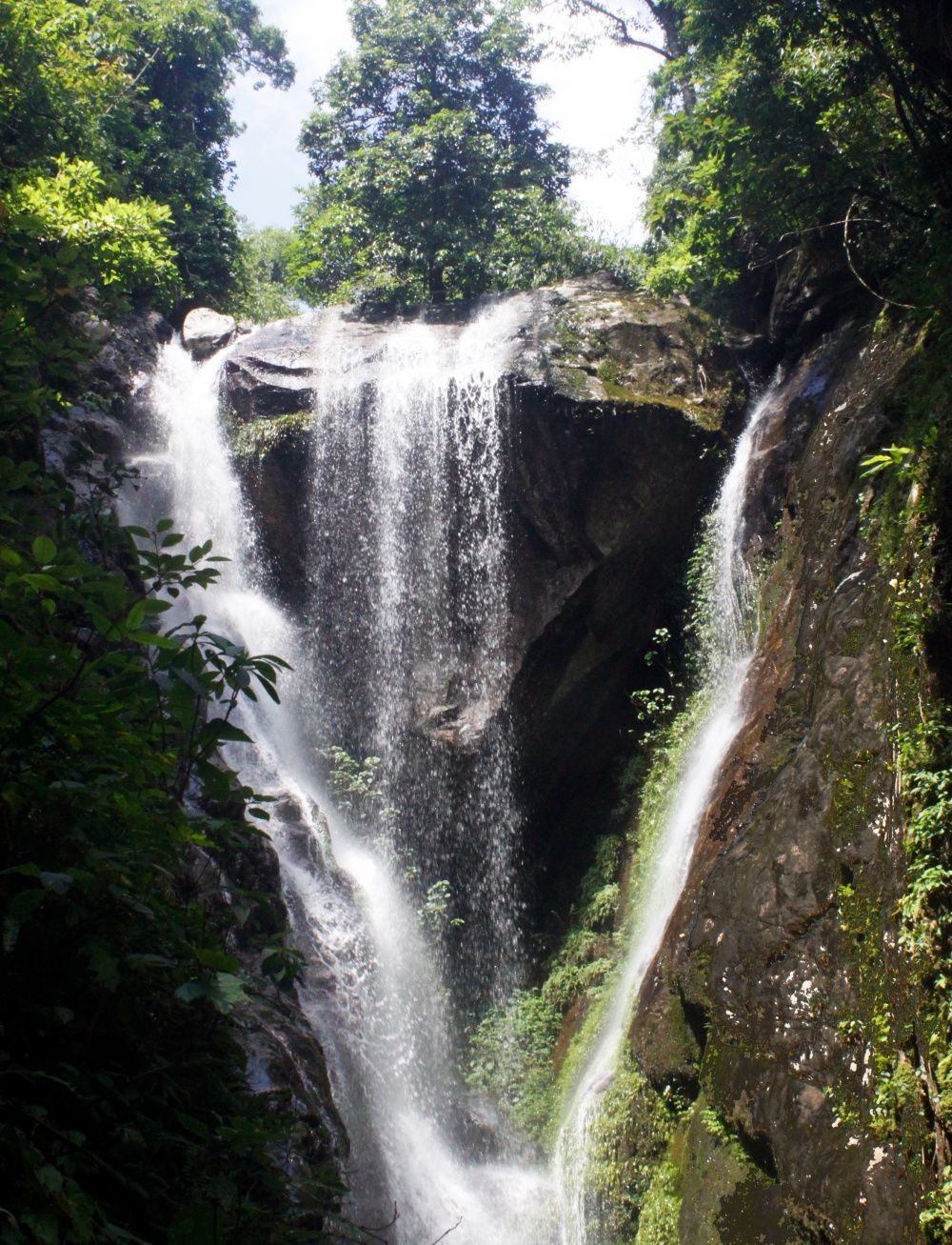 Thác Trái Tim - Vẻ đẹp tiềm ẩn giữa núi rừng Tây Bắc Thác Trái Tim - Vẻ đẹp tiềm ẩn giữa núi rừng Tây Bắc