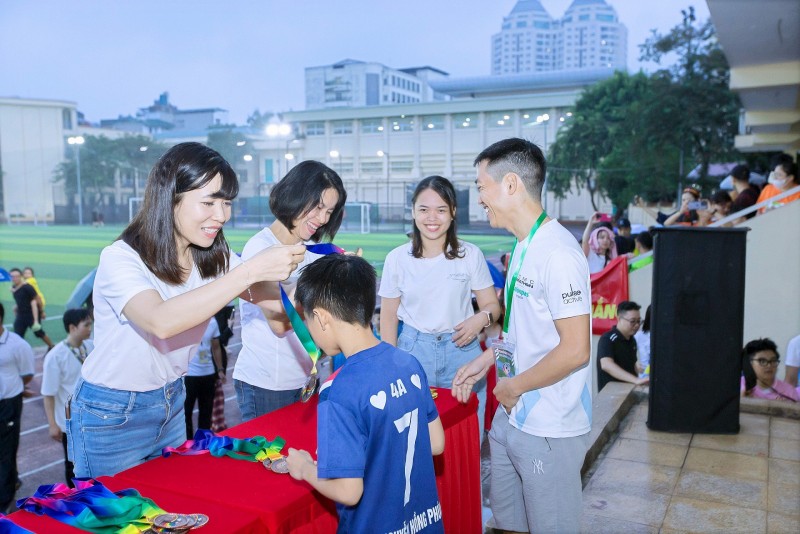 Hàng trăm học sinh Tiểu học Dịch Vọng A (Hà Nội)  tranh tài tại “Giải bóng đá học sinh lần thứ IV năm học 2023-2024&amp;quot;