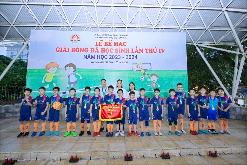 Hàng trăm học sinh Tiểu học Dịch Vọng A (Hà Nội)  tranh tài tại “Giải bóng đá học sinh lần thứ IV năm học 2023-2024&amp;quot;