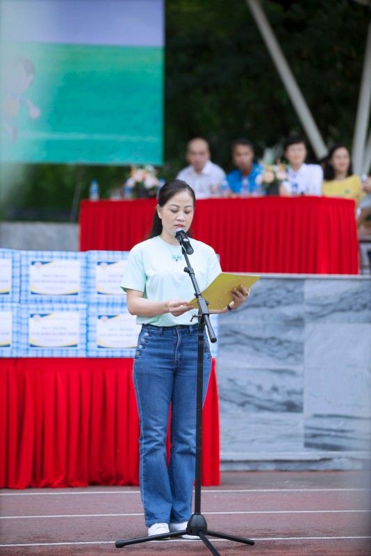 Hàng trăm học sinh Tiểu học Dịch Vọng A (Hà Nội)  tranh tài tại “Giải bóng đá học sinh lần thứ IV năm học 2023-2024