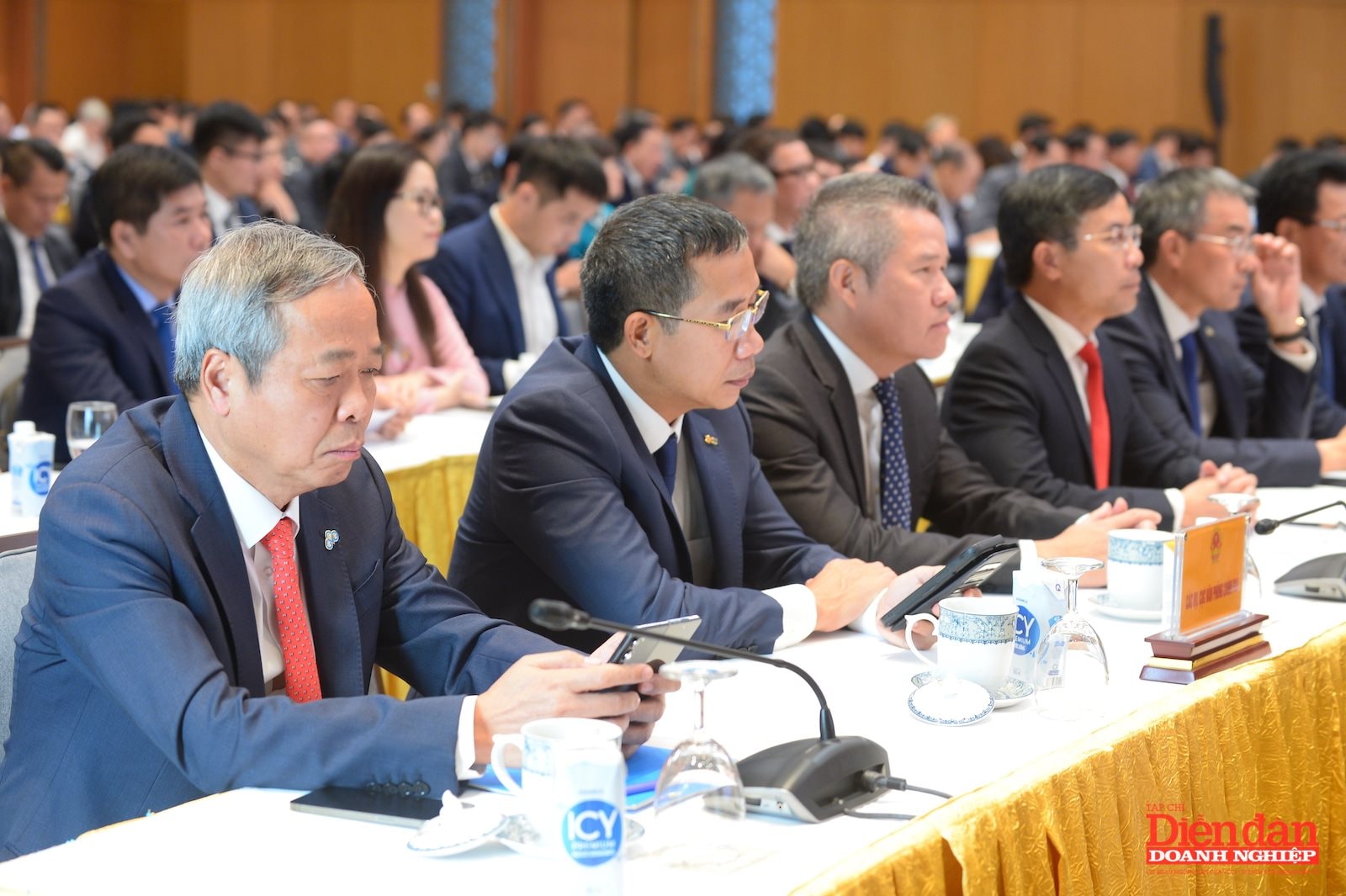 Thủ tướng gặp đại diện doanh nghiệp: Cần giải pháp tài chính đột phá