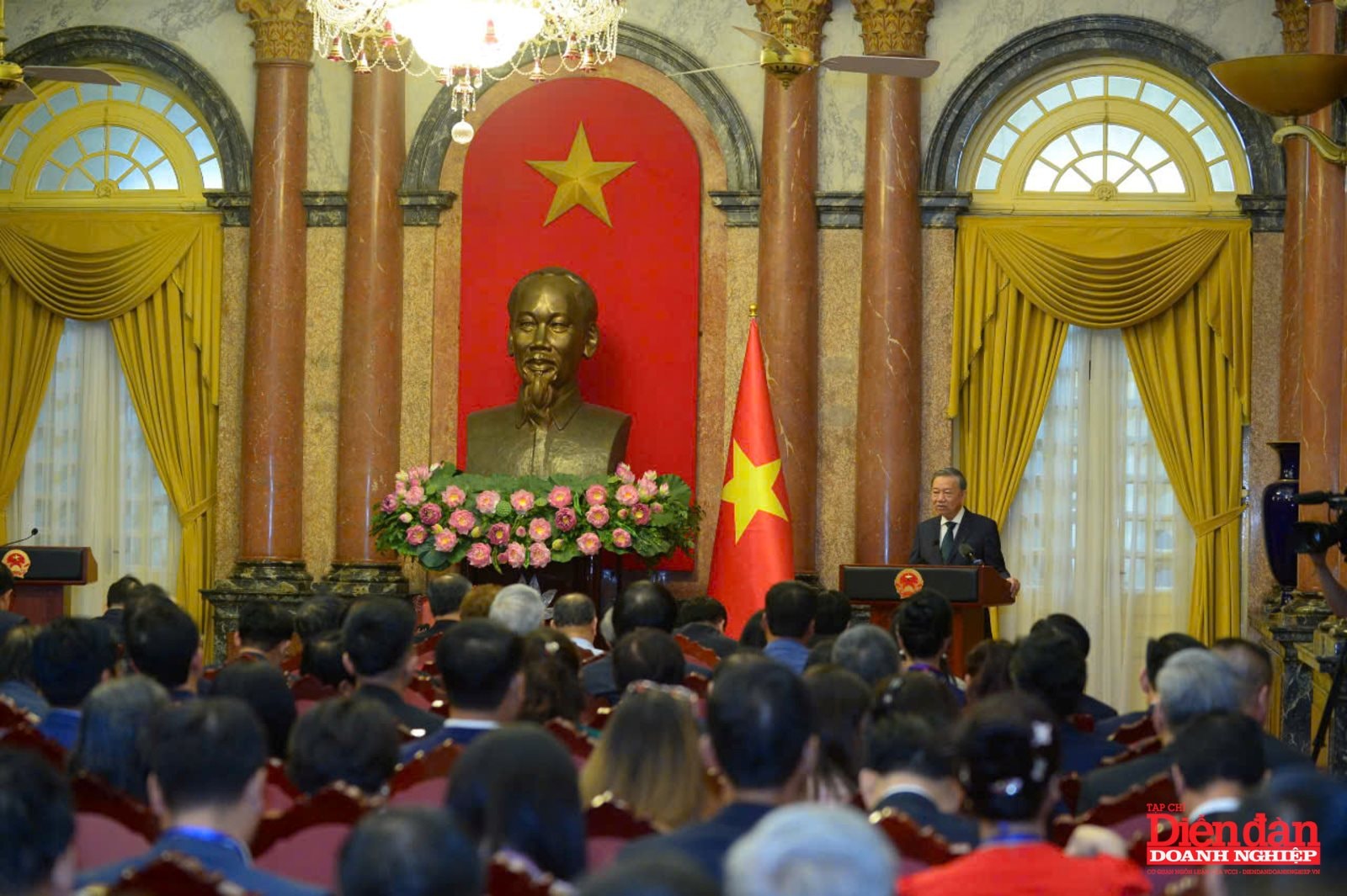 Đội ngũ doanh nhân và cộng đồng doanh nghiệp đóng vai trò "đặc biệt quan trọng" trong kỷ nguyên mới Đội ngũ doanh nhân và cộng đồng doanh nghiệp đóng vai trò "đặc biệt quan trọng" trong kỷ nguyên mới