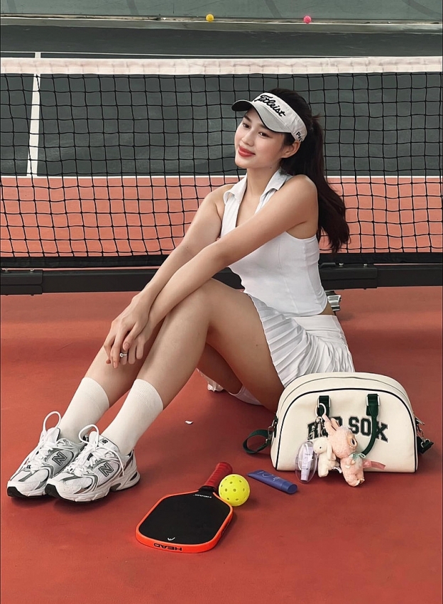 Gu thời trang đẹp hút mắt của Hoa hậu Đỗ Thị Hà trên sân pickleball Gu thời trang đẹp hút mắt của Hoa hậu Đỗ Thị Hà trên sân pickleball