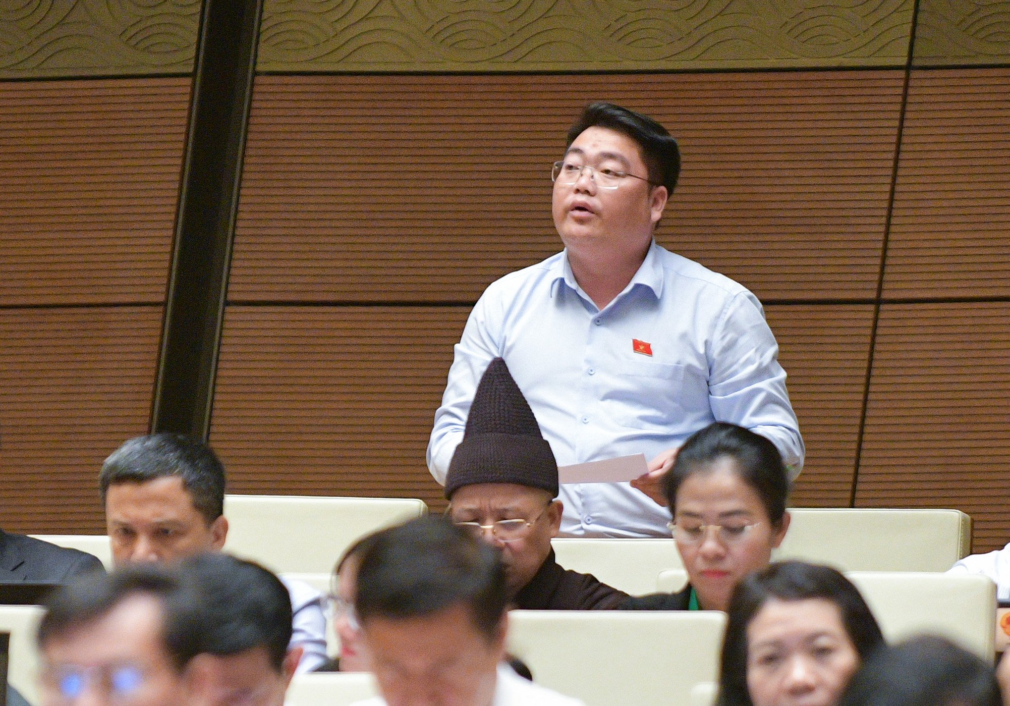 Đại biểu Tao Văn Gi&amp;oacute;t chất vấn về giải ph&amp;aacute;p xử l&amp;yacute; việc quảng c&amp;aacute;o c&amp;aacute;c thực phẩm bảo vệ sức khỏe chưa được thẩm định chiều ng&amp;agrave;y 7/11/2023.