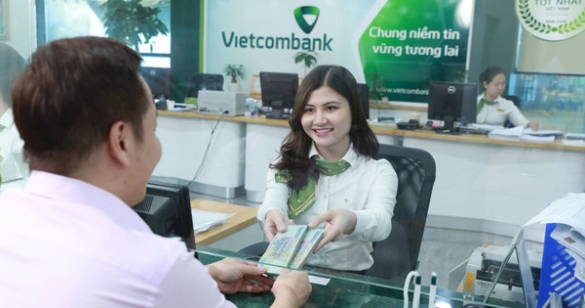 Lãi suất huy động rơi xuống mức thấp kỷ lục