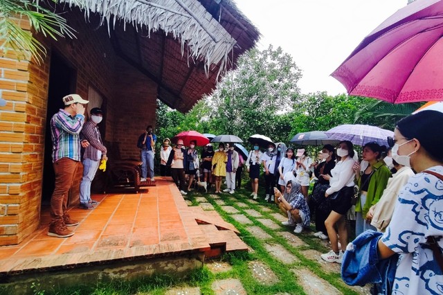 Ông Nguyễn Ngọc Bích nhận định, các tỉnh có nguồn thu từ du lịch thì người dân ở đó thu nhập tốt hơn so với các tỉnh, thành ít phát triển du lịch. ảnh 2