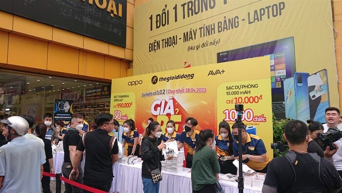 Sức mua yếu, cuộc đua lợi nhuận của nhóm Sức mua yếu, cuộc đua lợi nhuận của nhóm