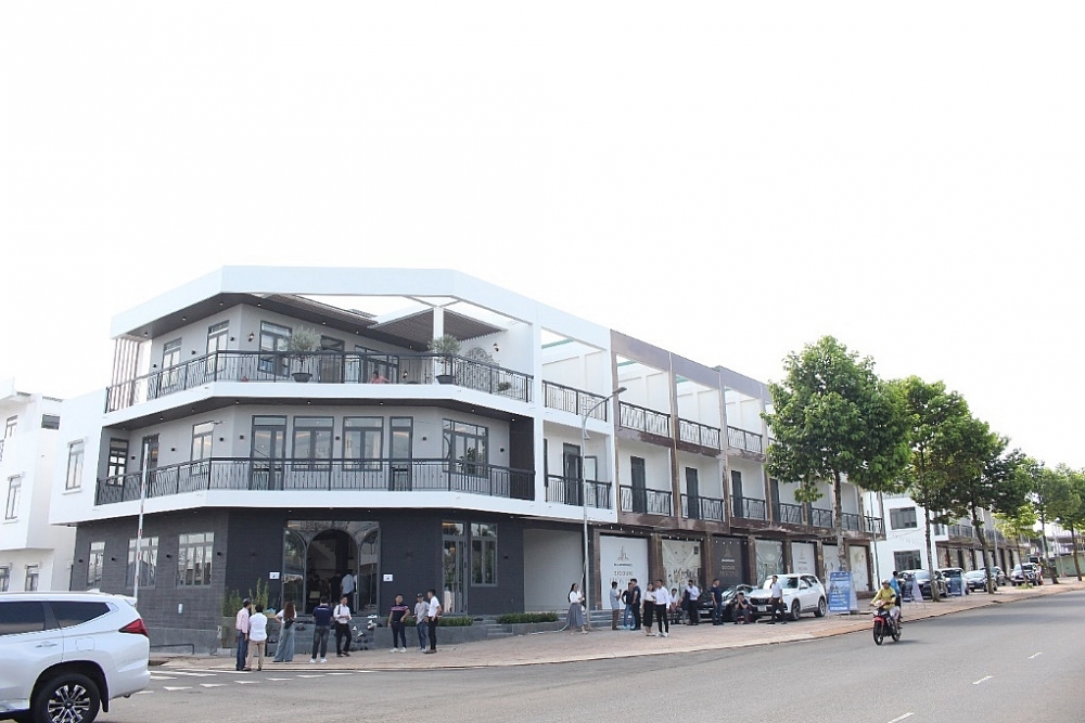 Đầu tư vào đâu khi lãi suất giảm