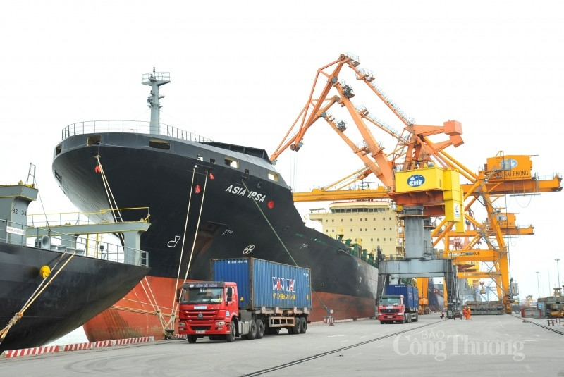 Chuyên gia nói gì về mức xuất siêu kỷ lục của năm 2023? Chuyên gia nói gì về mức xuất siêu kỷ lục của năm 2023?