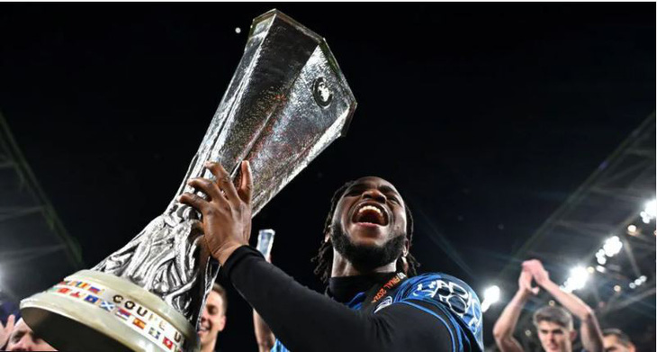 Ademola Lookman: Cậu bé không nhà 'kết liễu' giấc mộng của Leverkusen