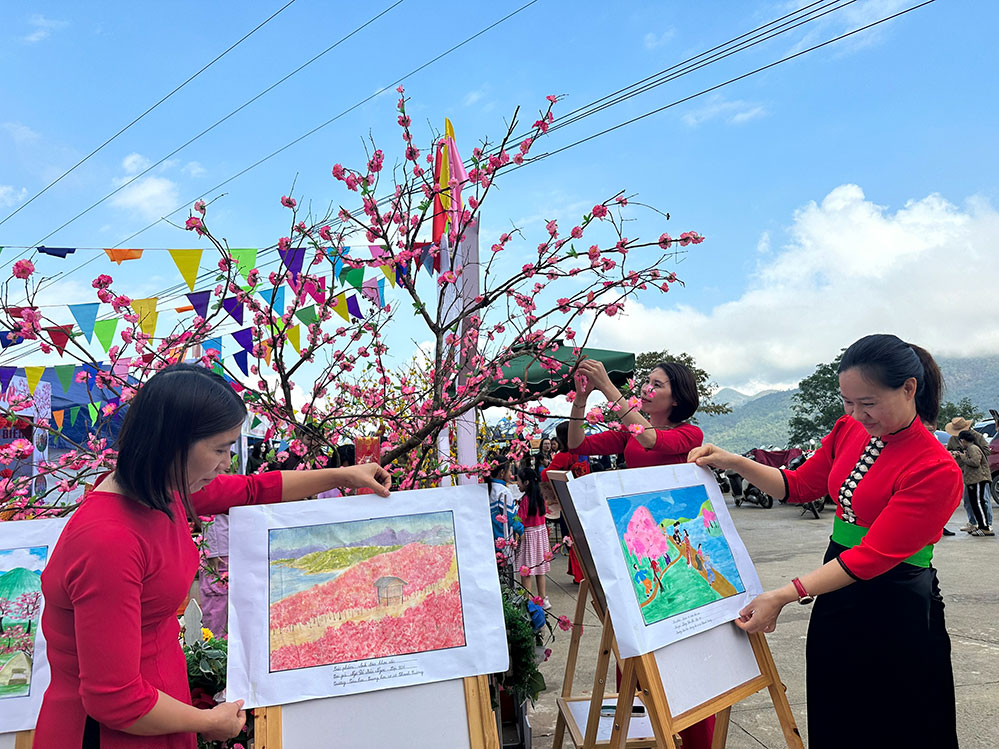 Điện Biên: Về đảo hoa trải nghiệm văn hóa đặc sắc
