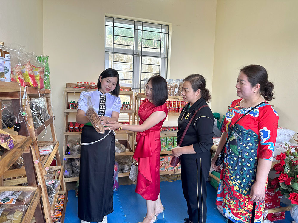 Điện Biên: Về đảo hoa trải nghiệm văn hóa đặc sắc