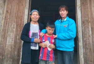 Lào Cai: Văn Bàn thêm 24 em nuôi của Đoàn được hỗ trợ