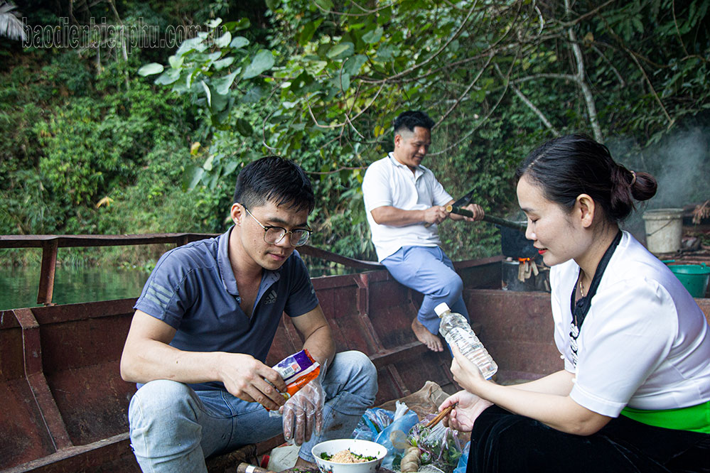 Điện Biên: Trên dòng Đà giang Điện Biên: Trên dòng Đà giang