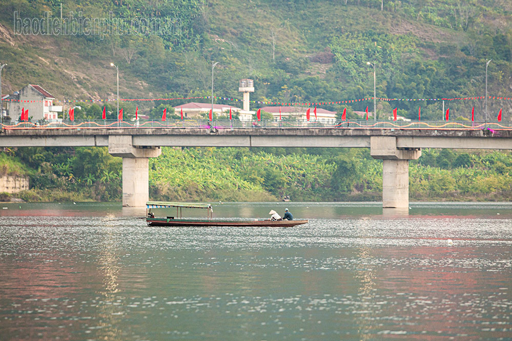 Điện Biên: Trên dòng Đà giang Điện Biên: Trên dòng Đà giang