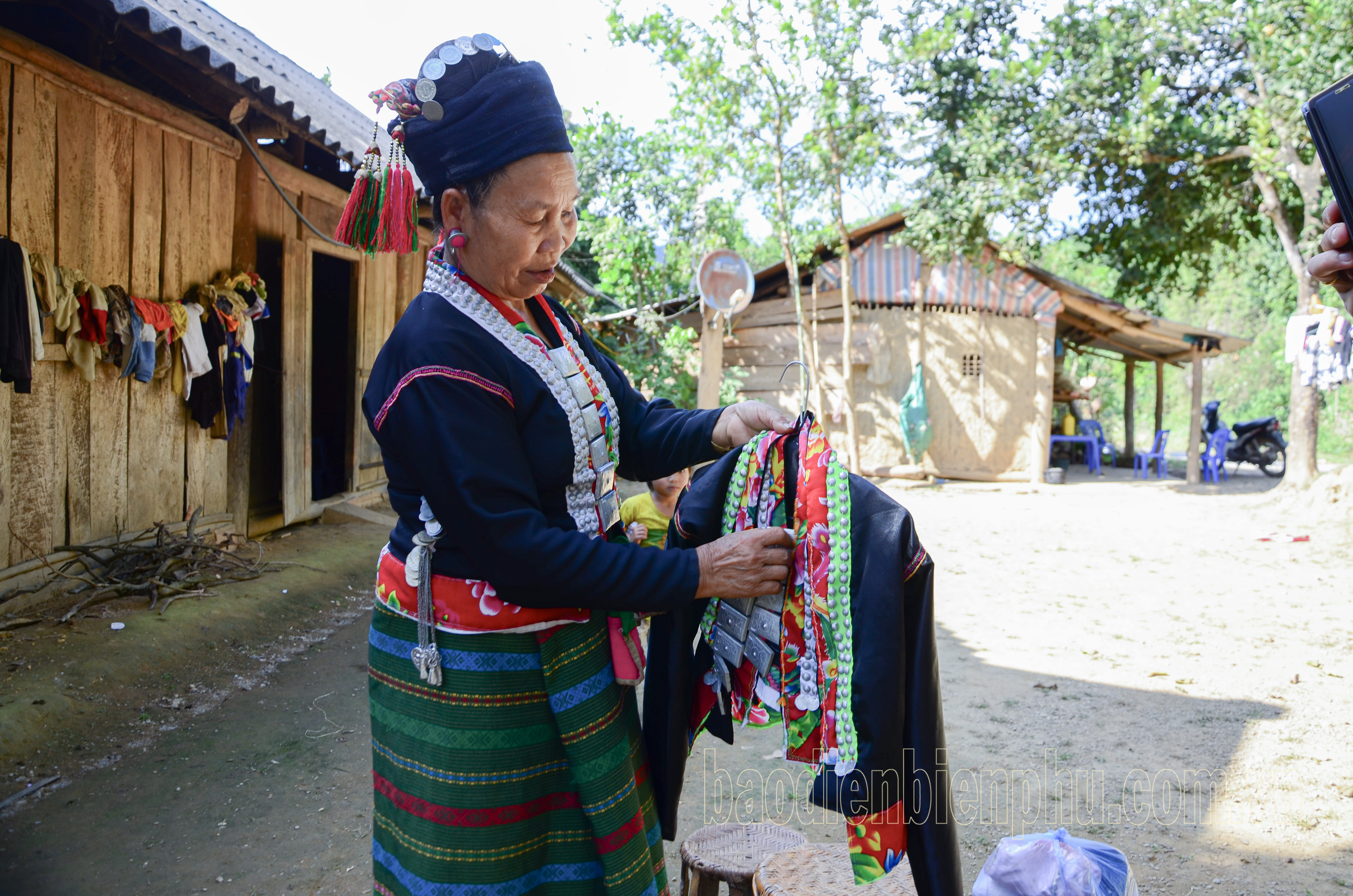 Giữ tiếng thoi đưa