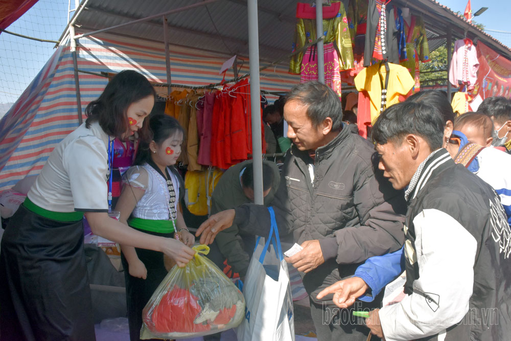 Điện Biên: Ấm áp chợ xuân Hạnh Thương 0 đồng Điện Biên: Ấm áp chợ xuân Hạnh Thương 0 đồng