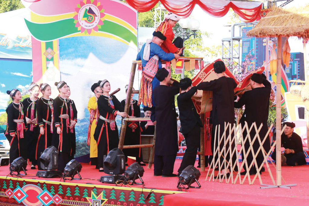 Điện Biên: Lễ Thuổm Cuổn của người Sán Chỉ