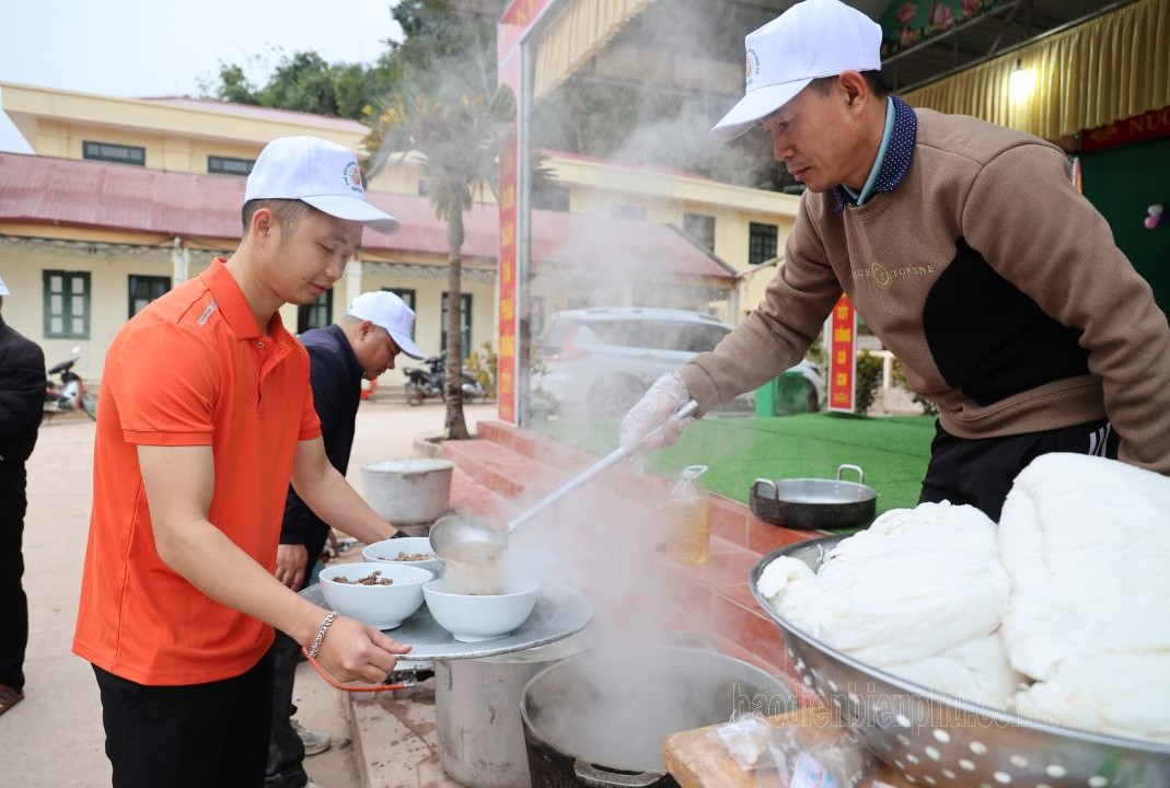 Điện Biên: Hãy làm ơn những bát phở yêu thương
