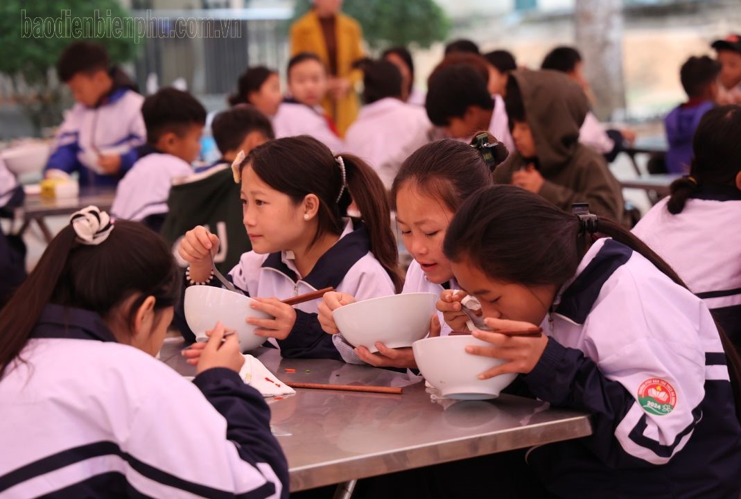 Điện Biên: Hãy làm ơn những bát phở yêu thương