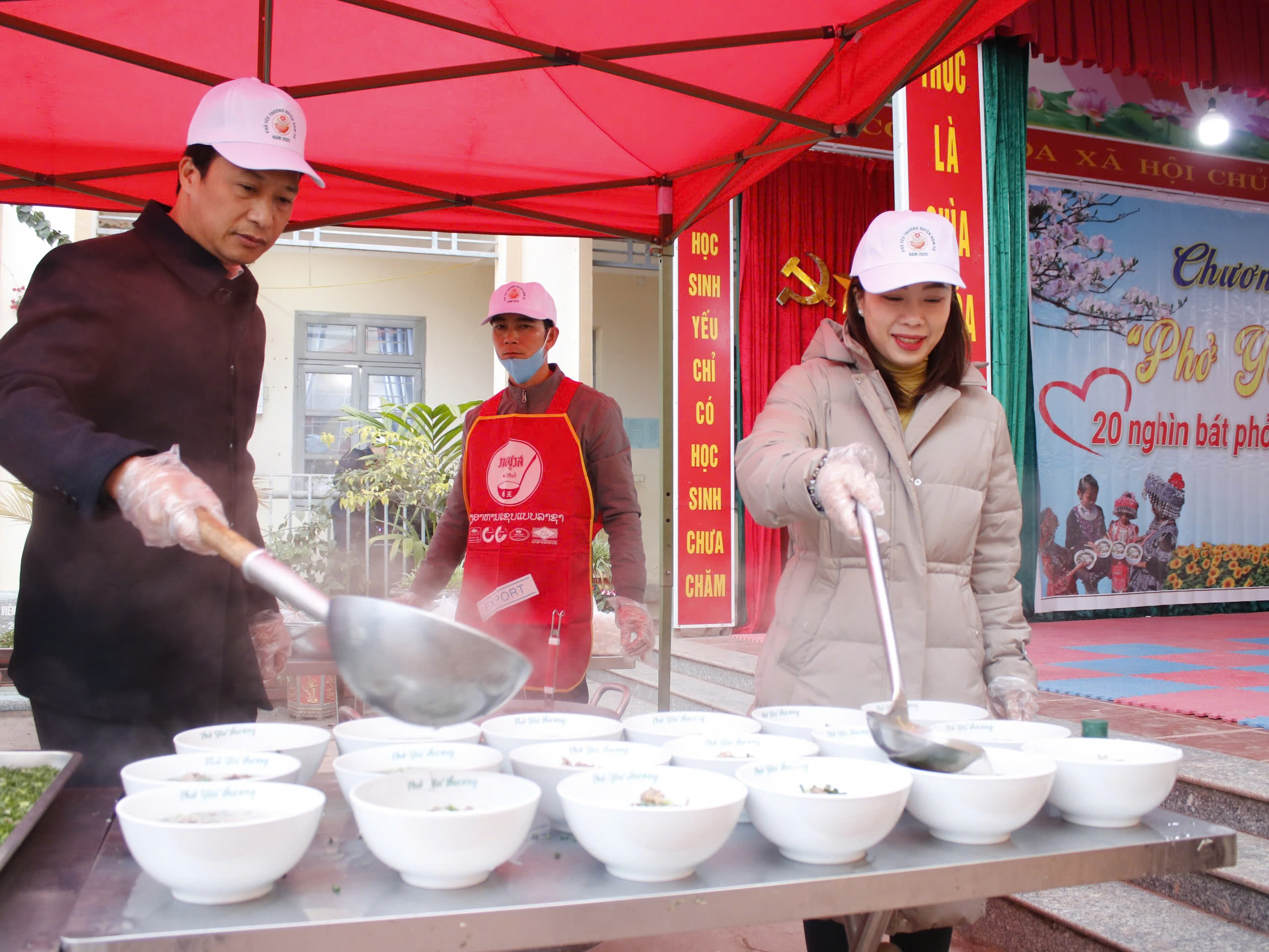Điện Biên: Hãy làm ơn những bát phở yêu thương