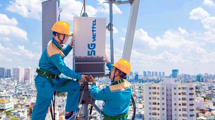 Doanh nghiệp đầu tiên trúng đấu giá băng tần để triển khai mạng 5G Viettel đấu giá thành công quyền sử dụng tần số vô tuyến điện băng tần 2500 - 2600 MHz