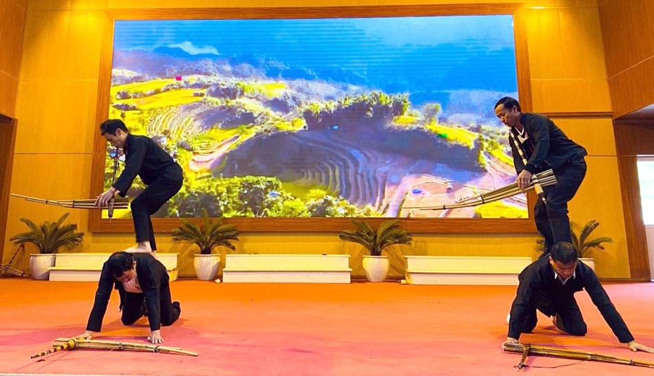 Điện Biên: Đưa tiếng khèn vang xa