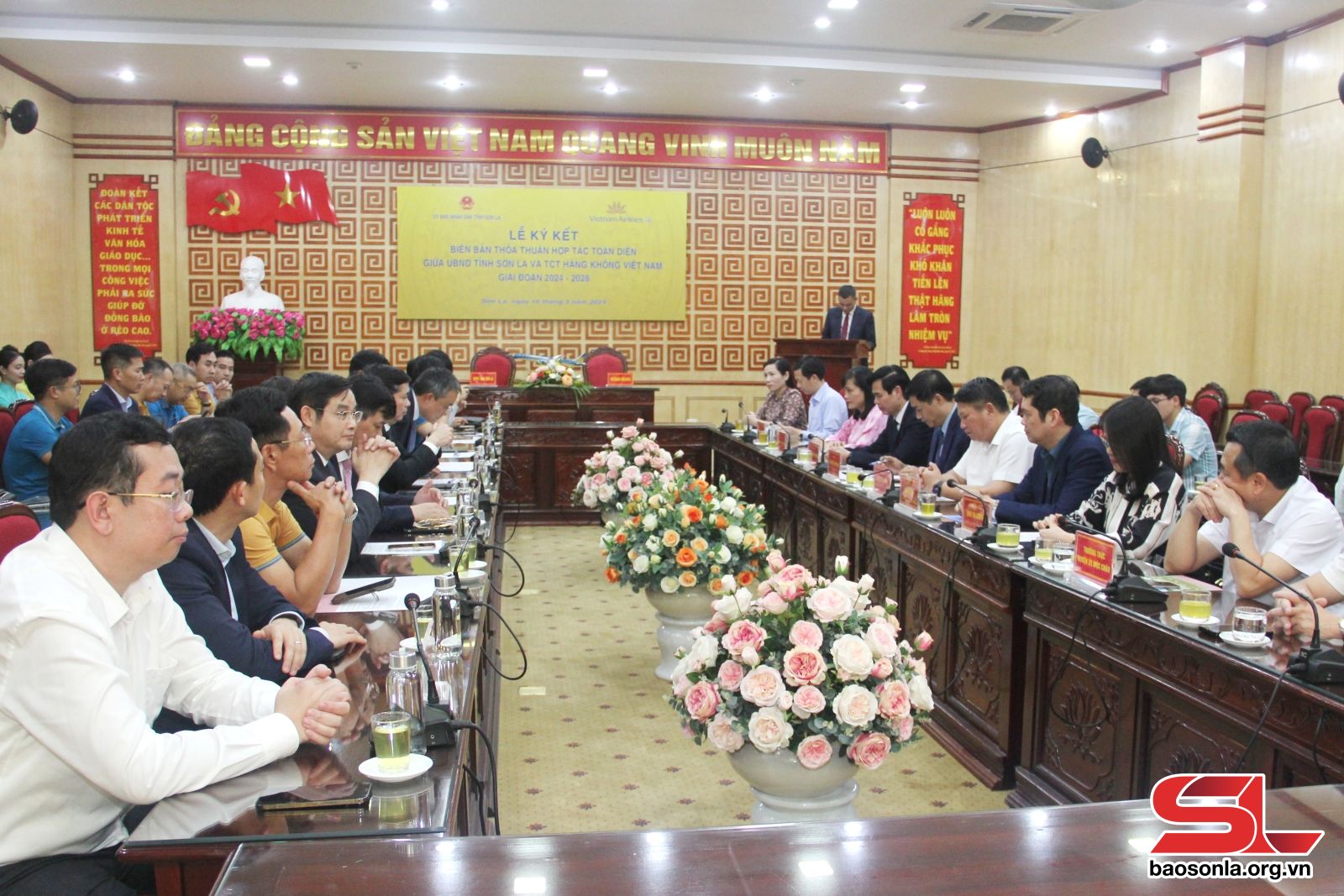 Sơn La: Đẩy mạnh hợp tác toàn diện giữa tỉnh và Tổng Công ty Hàng không Việt Nam Sơn La: Đẩy mạnh hợp tác toàn diện giữa tỉnh và Tổng Công ty Hàng không Việt Nam