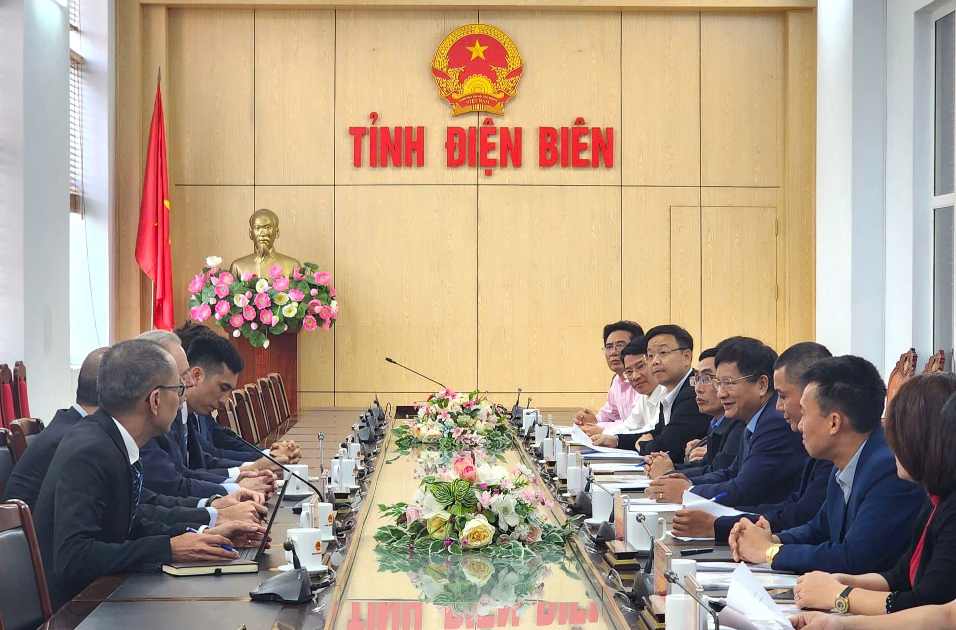 UBND tỉnh làm việc về phát triển các dự án điện gió tại Điện Biên UBND tỉnh làm việc về phát triển các dự án điện gió tại Điện Biên