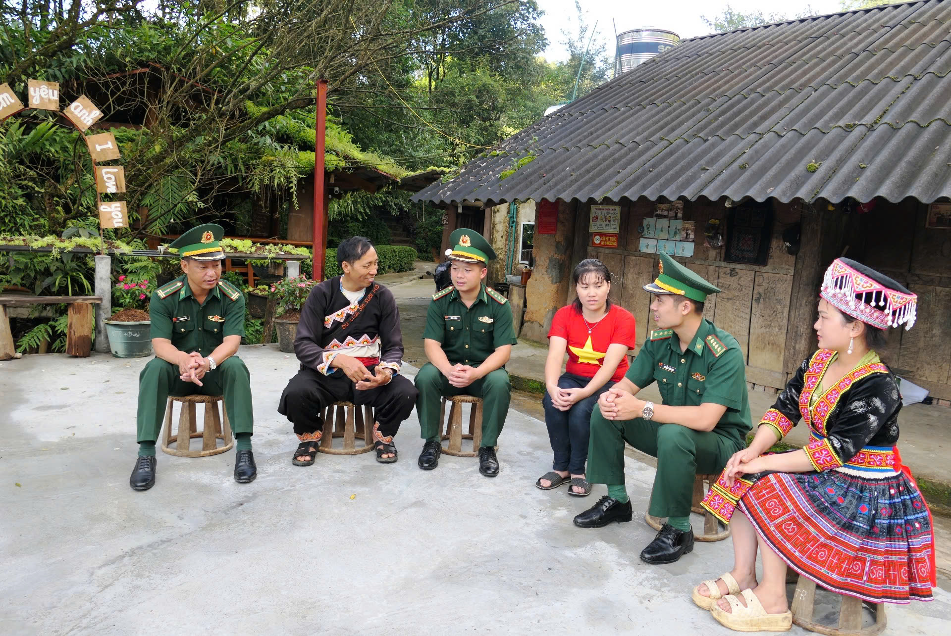 Điện Biên: Xây dựng thế trận lòng dân từ “3 bám, 4 cùng”