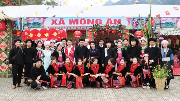 Điện Biên: Người trẻ với trang phục văn hóa dân tộc