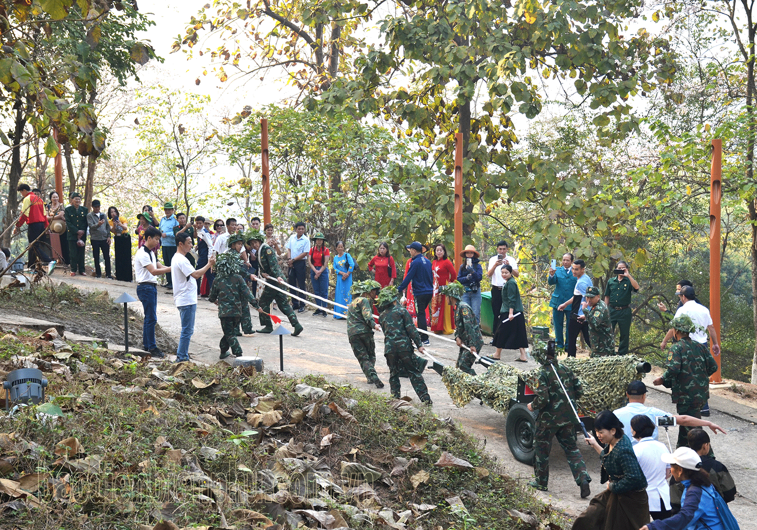 Điện Biên: Hơn 60 vận động viên thi trải nghiệm kéo pháo tại Đồi A1