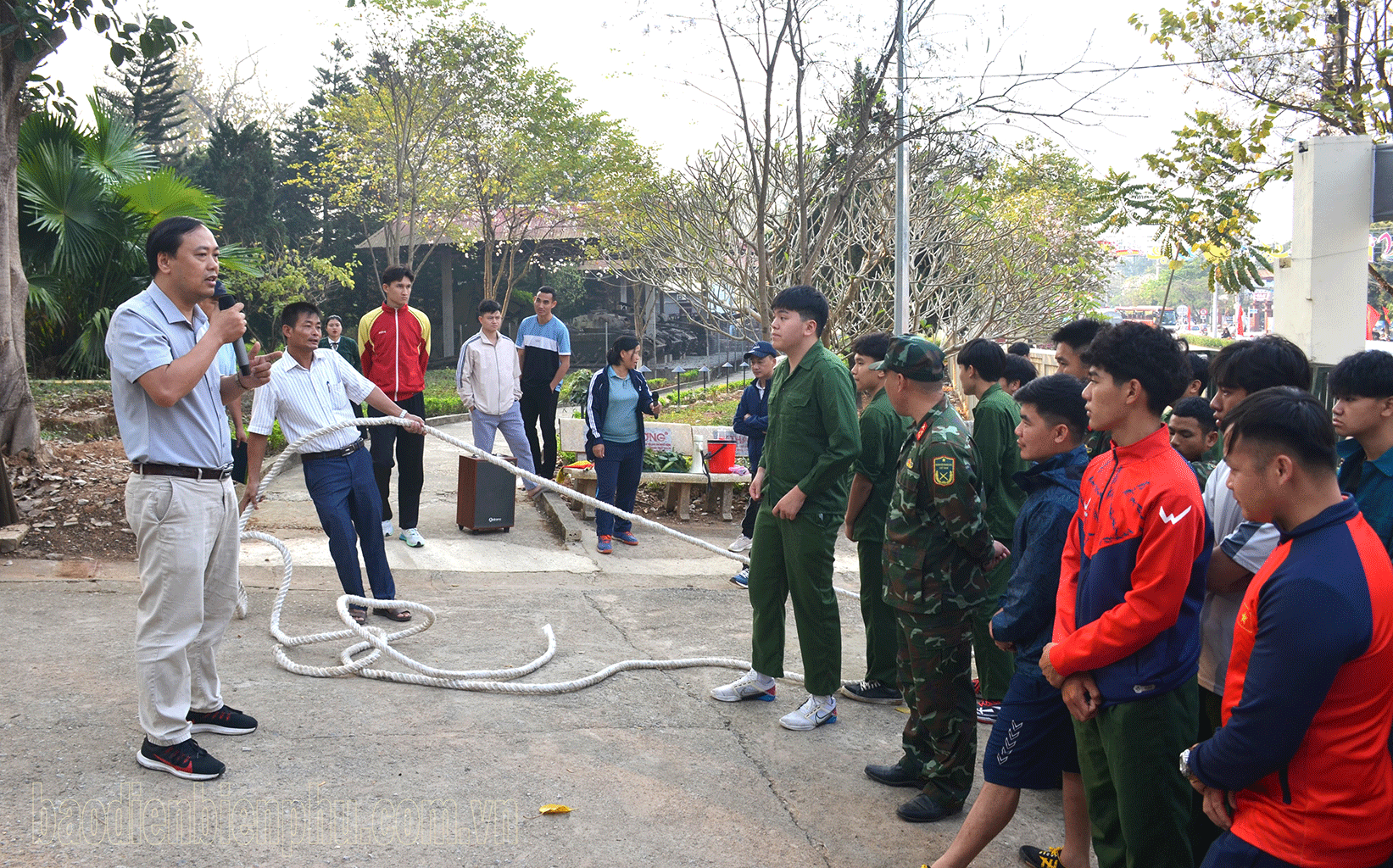 Điện Biên: Hơn 60 vận động viên thi trải nghiệm kéo pháo tại Đồi A1
