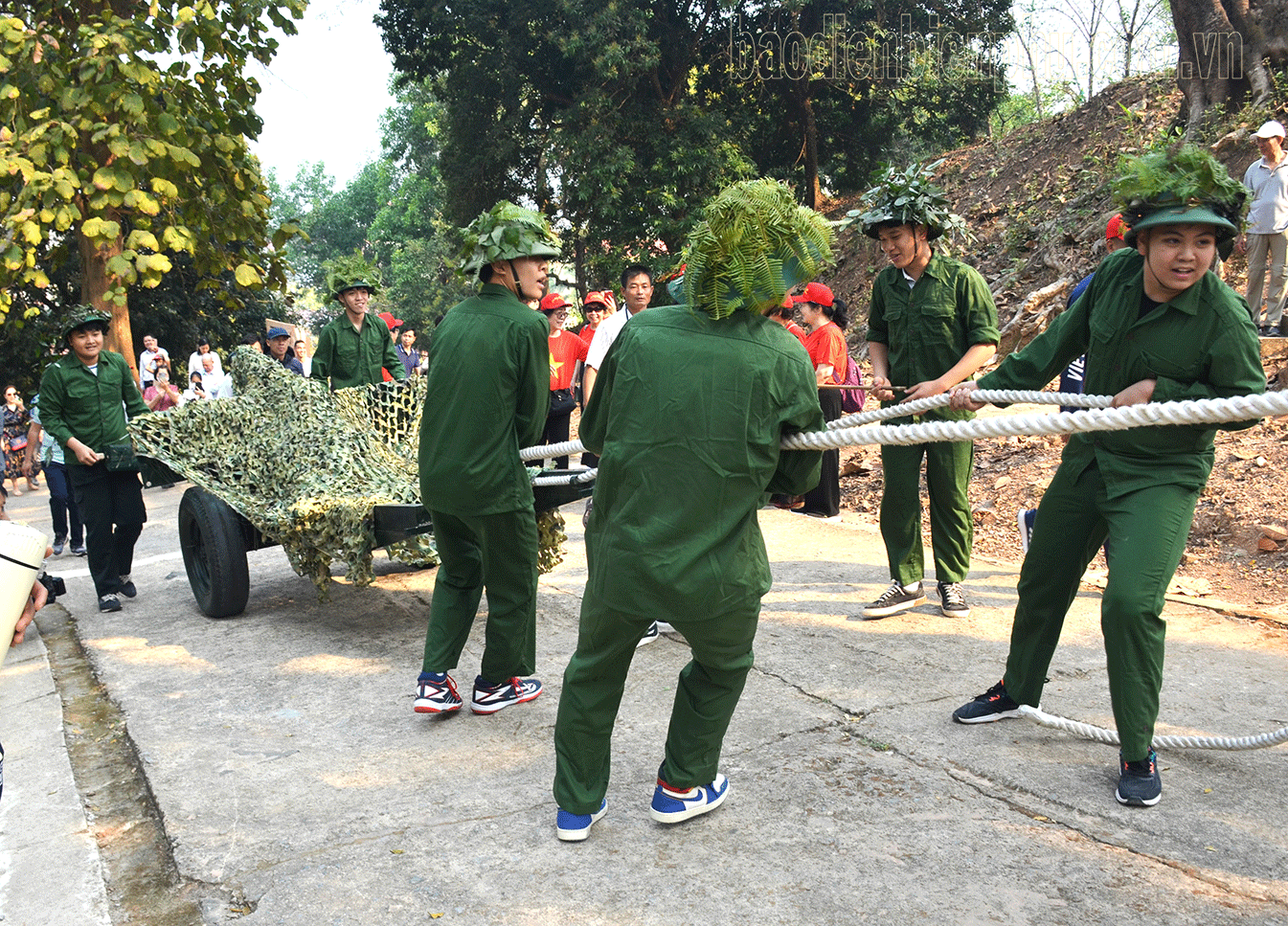 Điện Biên: Hơn 60 vận động viên thi trải nghiệm kéo pháo tại Đồi A1